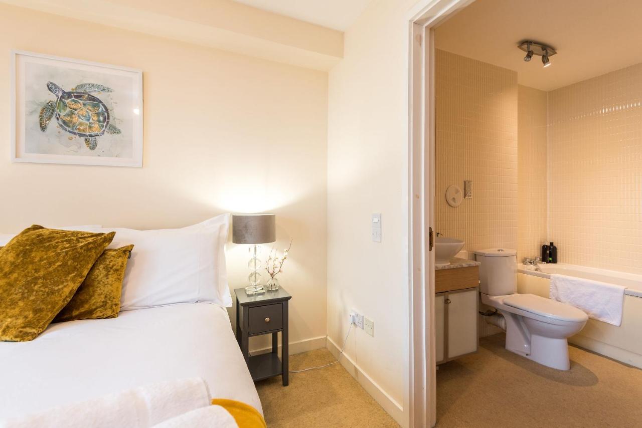 Elegant 2 Bedroom Centre - Free Parking - Private Balcony Appartement *