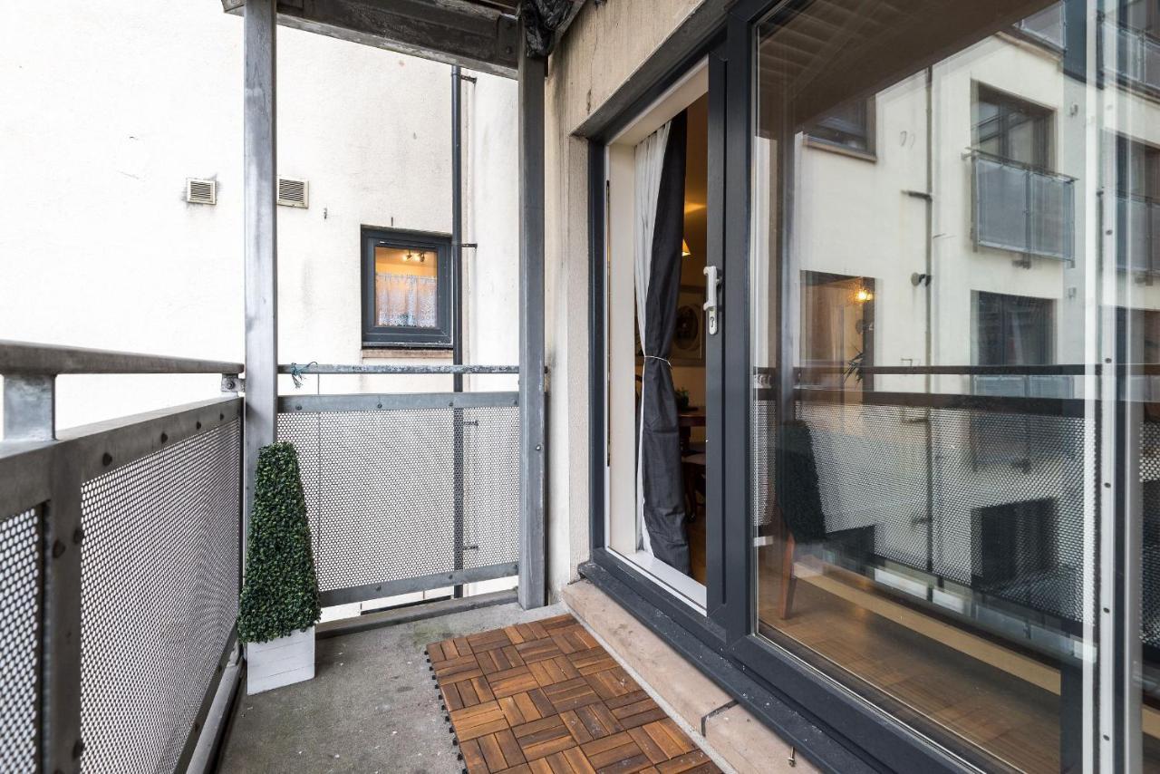 Elegant 2 Bedroom Centre - Free Parking - Private Balcony Appartement