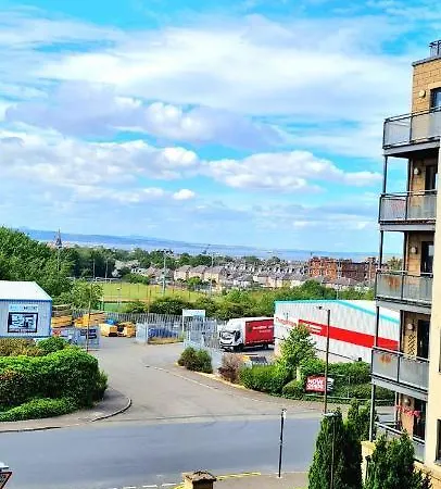 Elegant 2 Bedroom City Centre Apartment - Free Parking - Private Balcony Edinburgh Exterior foto